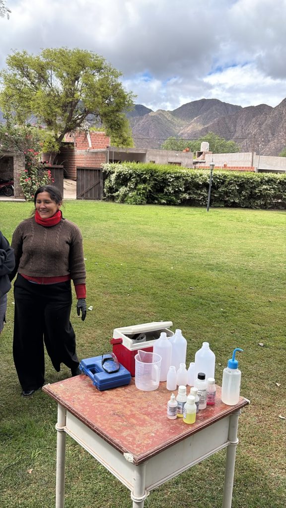 Práctica de monitoreo de agua – estudiantes de Procesos Mineros, Anexo Belén